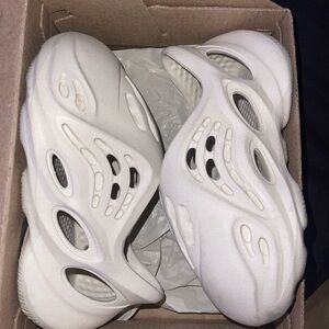 adidas Yeezy Foam RNNR